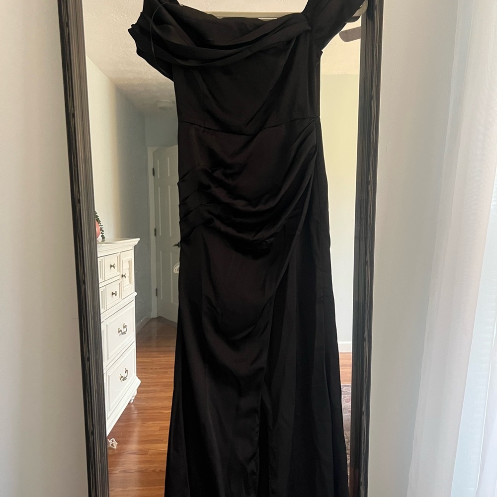 DO+BE Black Off-Shoulder Floor Length  Bridesmaid Gown
